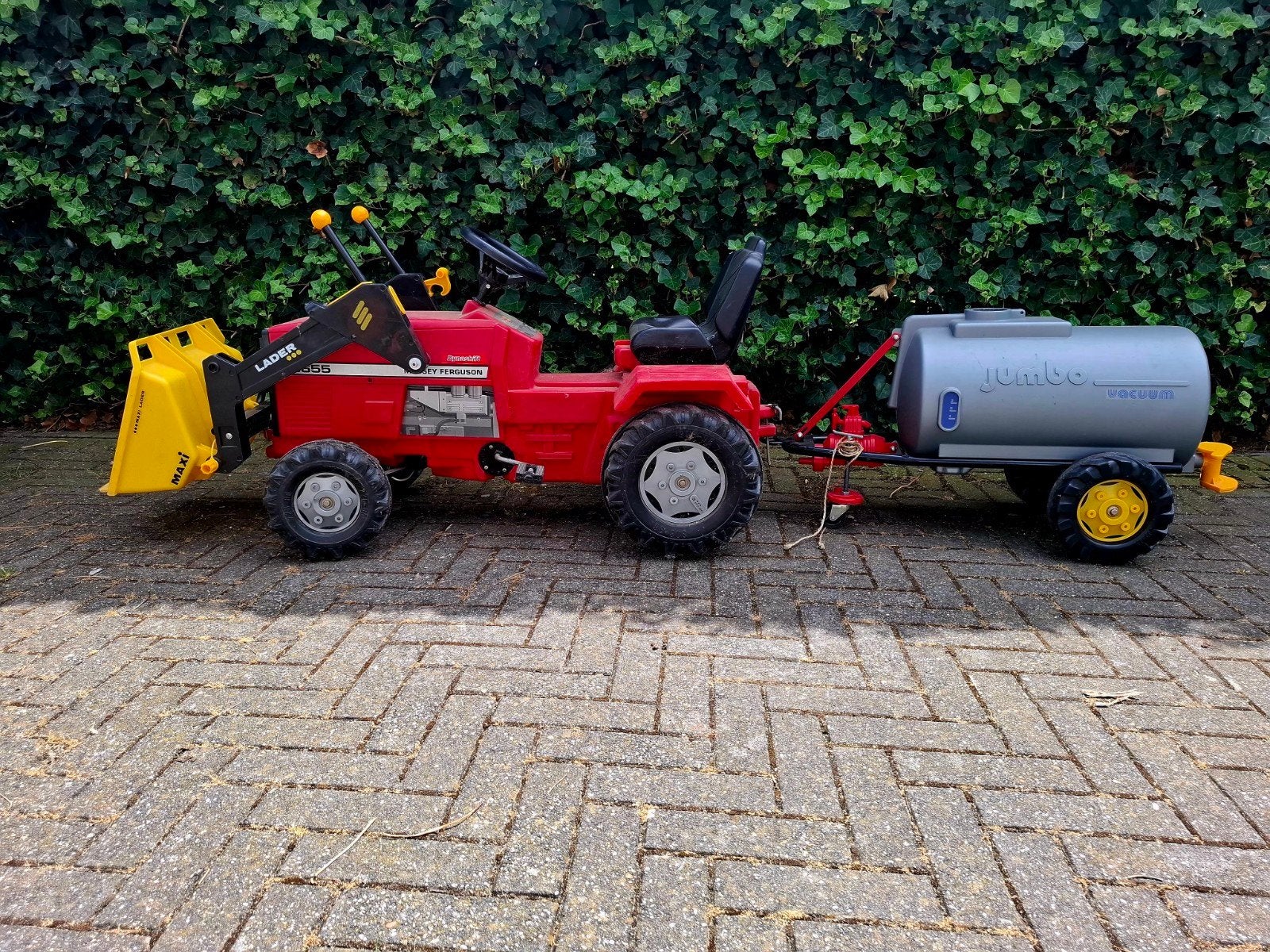 Ferguson tractor met voorlader en aanhange, Ophalen, Gebruikt