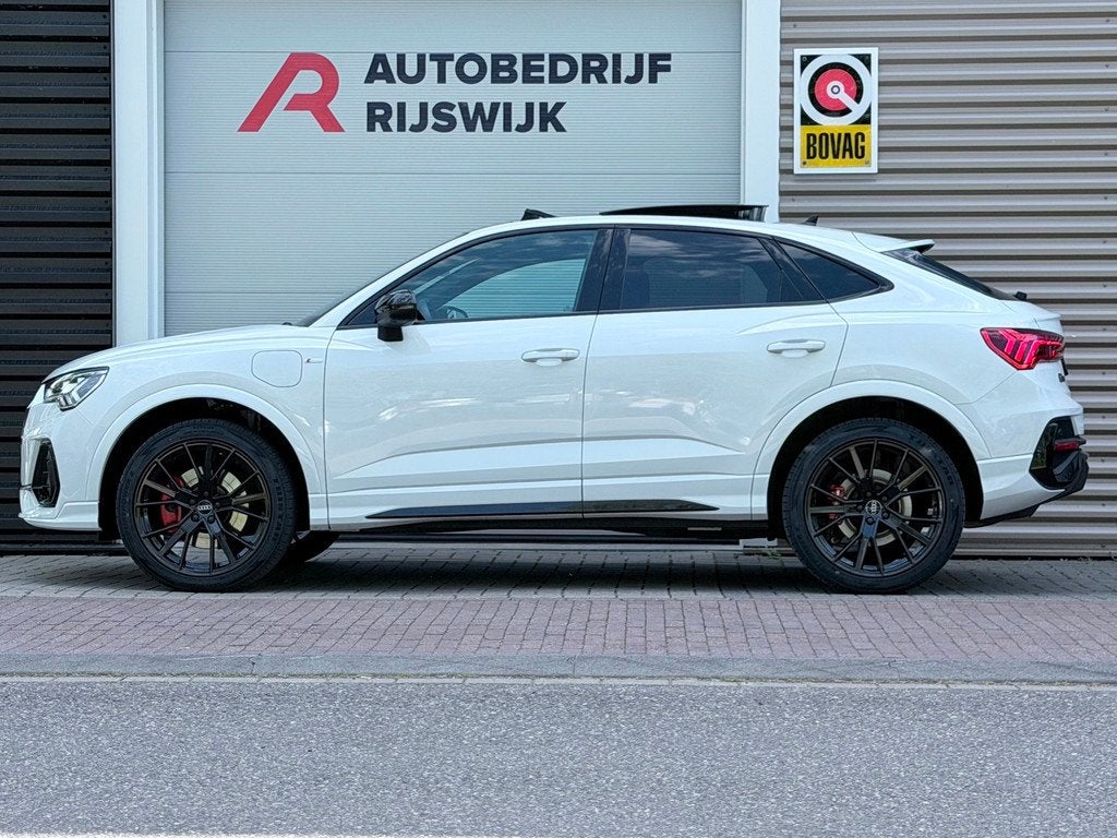 Audi Q3 Sportback 45 TFSI e S Edition Pano/360/Sfeer/Matrix, Auto's, 12 maanden, Gebruikt, Euro 6, Alcantara