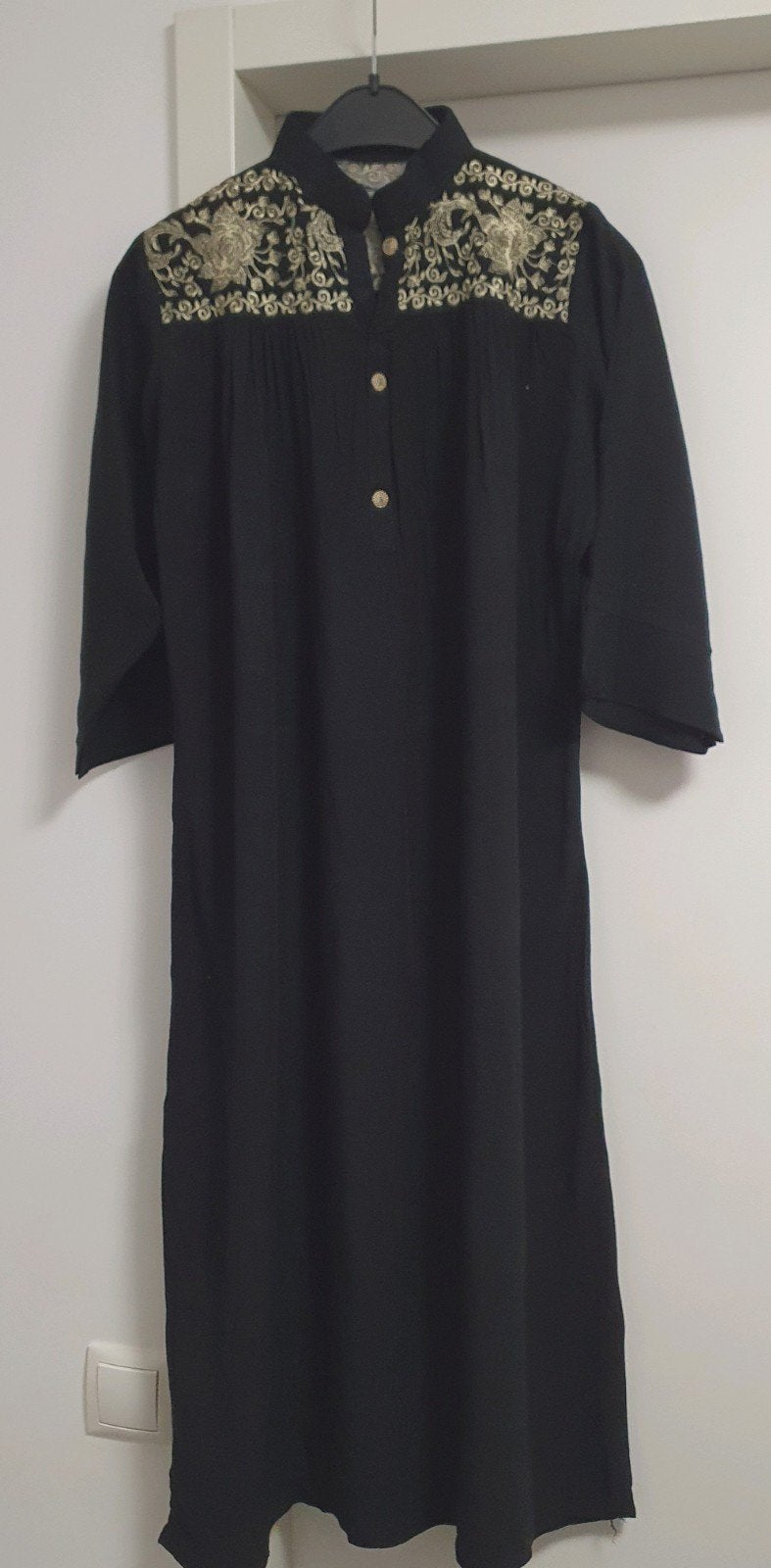 Zwarte jurk met gouden borduursels maat L, Maat 38/40 (M), Zwart, Ophalen of Verzenden, Zo goed als nieuw