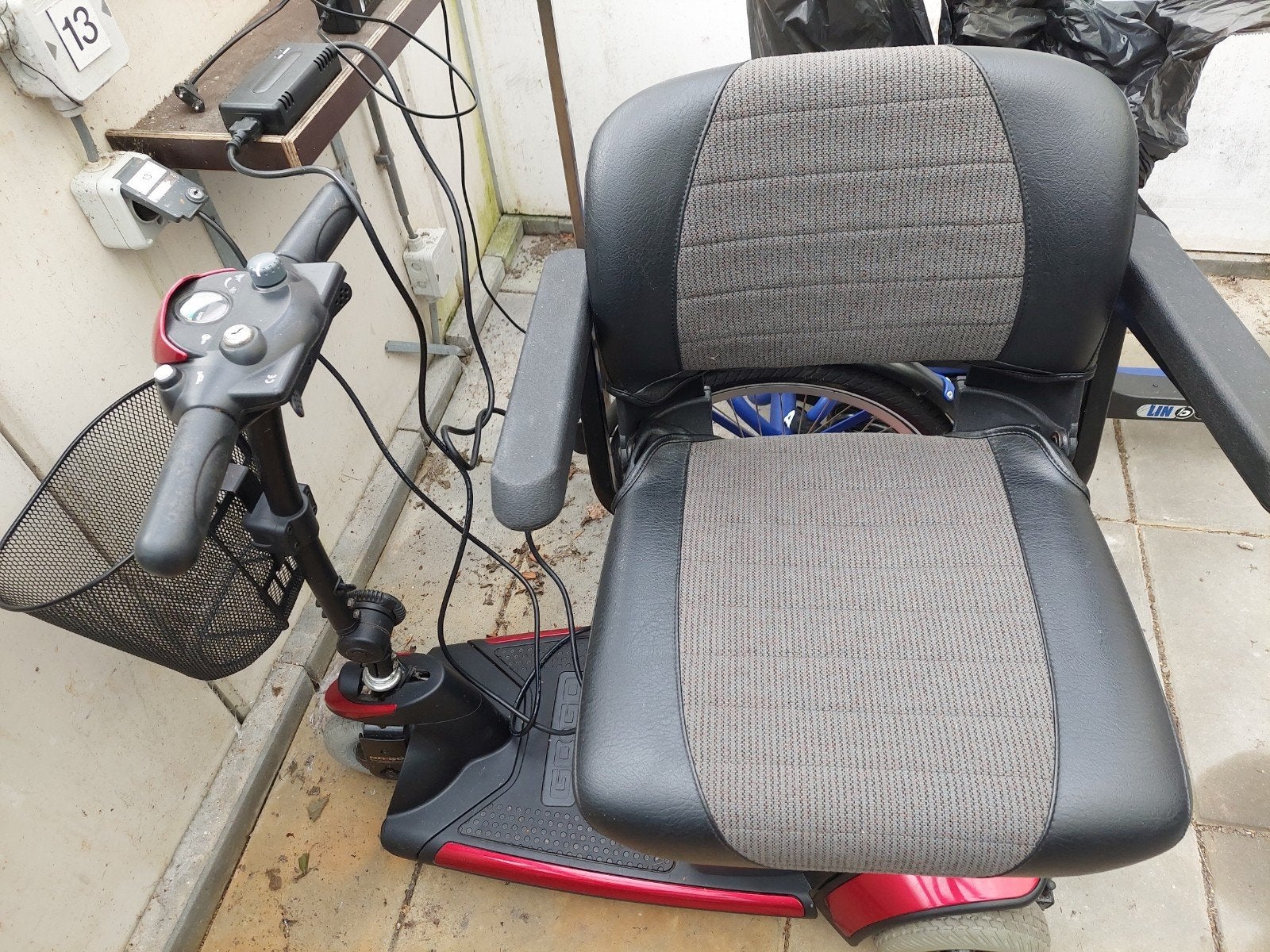 OPVOUWBARE  SCOOTMOBIEL, Diversen, Ophalen, Zo goed als nieuw, 15 km of minder, 10 km/u of minder