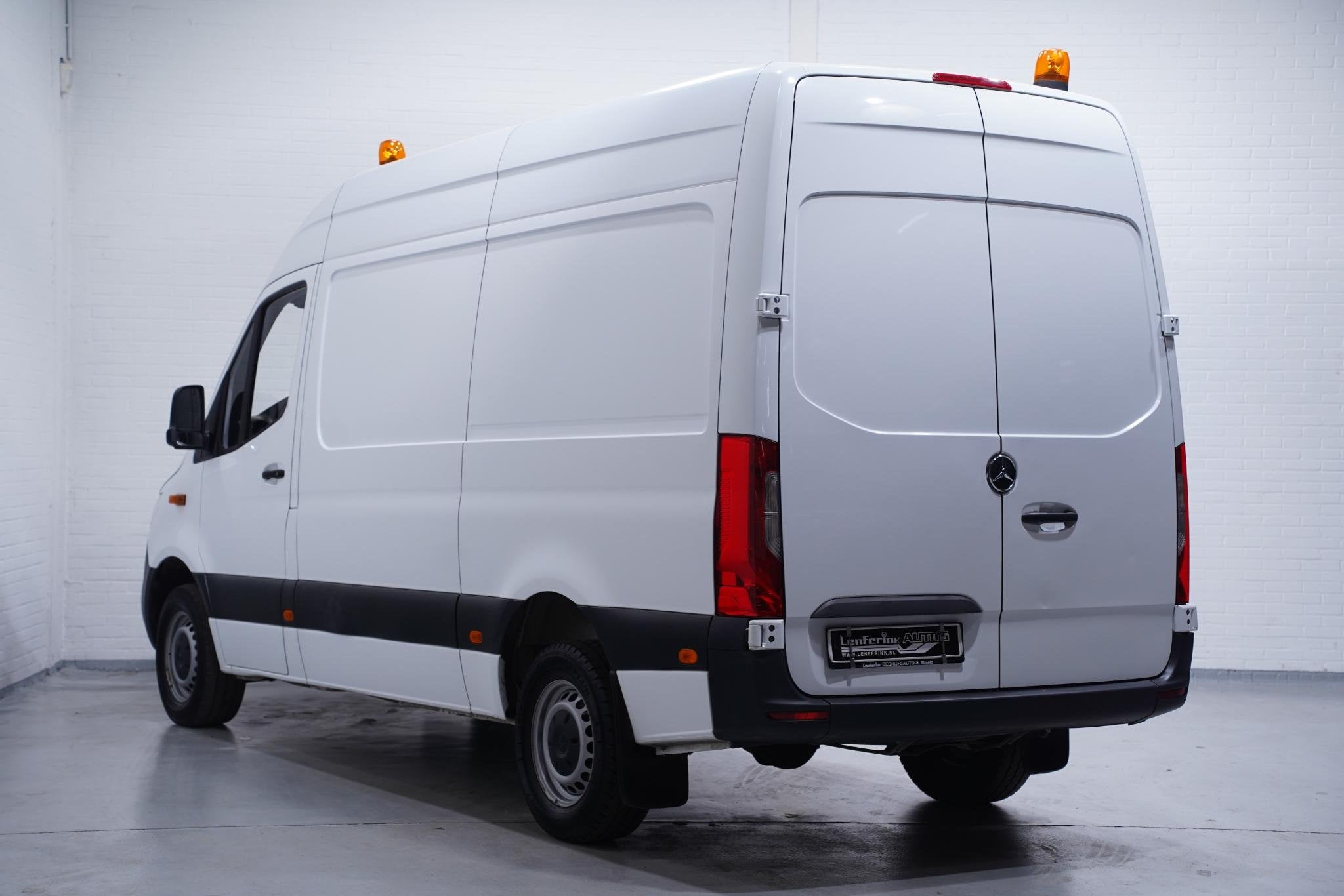 Mercedes-Benz Sprinter 317 CDI 170 pk L2H2 Navi, Laadruimte, Auto's, Bestelauto's, Achterwielaandrijving, Gebruikt, 4 cilinders