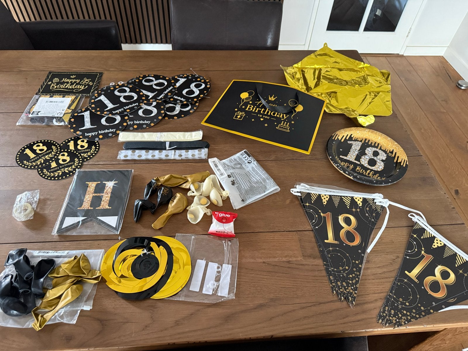 Verjaardagsdecoratie 18 jaar: Slingers, bordjes, ballonnen, Ophalen of Verzenden, Gebruikt, Versiering, Verjaardag
