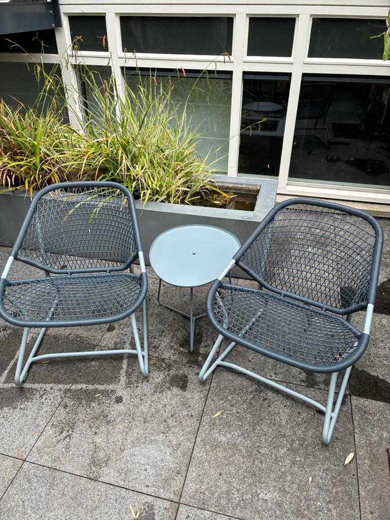 Fermob Sixties Fauteuils (2x) met Cocotte Bijzettafel, Gebruikt, Bijzettafel, Aluminium, Loungeset