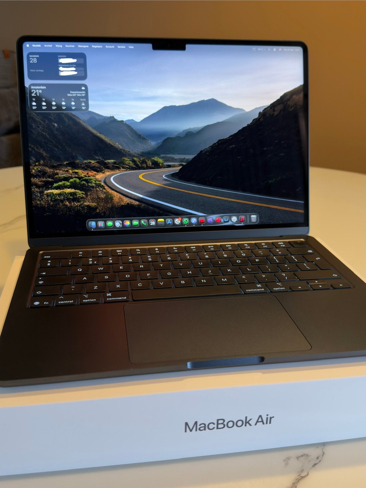 Foto 15 van MacBook Air 13” M5, 16GB, 512GB, Midnight 2026 + Accesoires