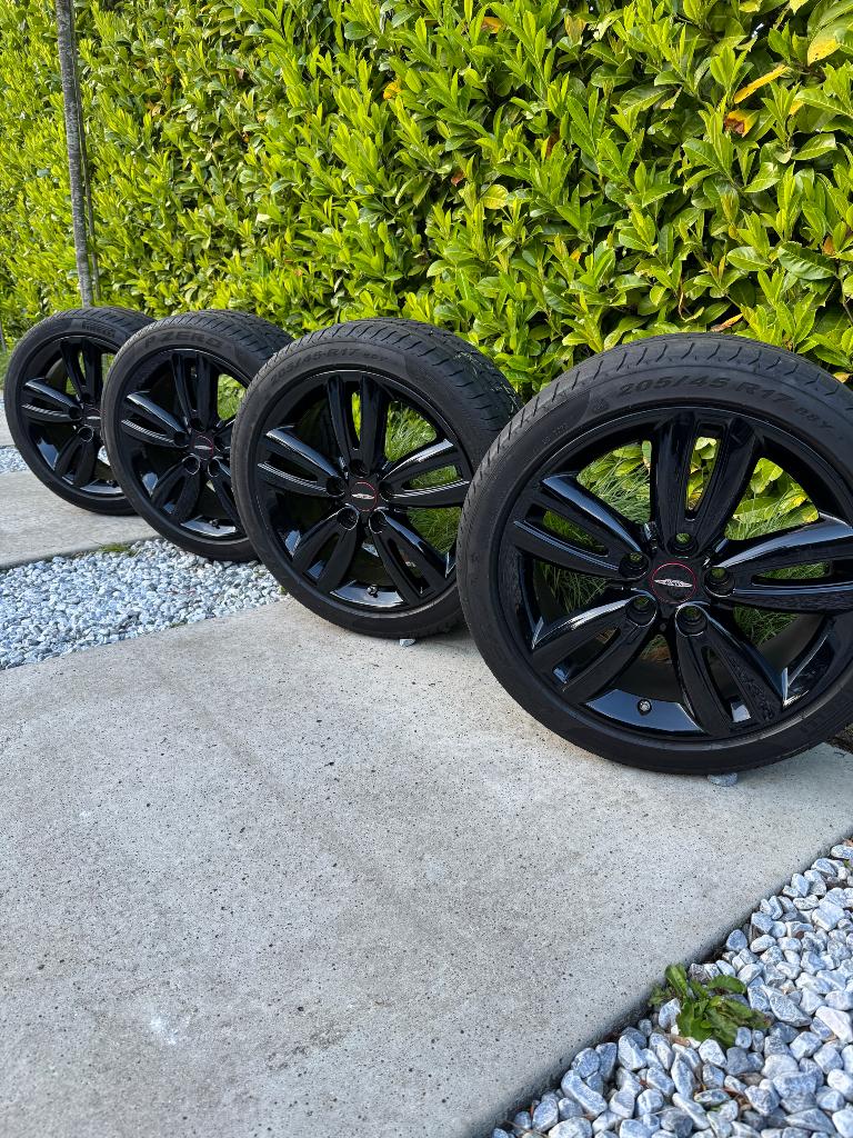 MINI cooper 17 inch JCW velgen en zomerbanden F55 F56 F57, Ophalen, Gebruikt, Banden en Velgen, 17 inch