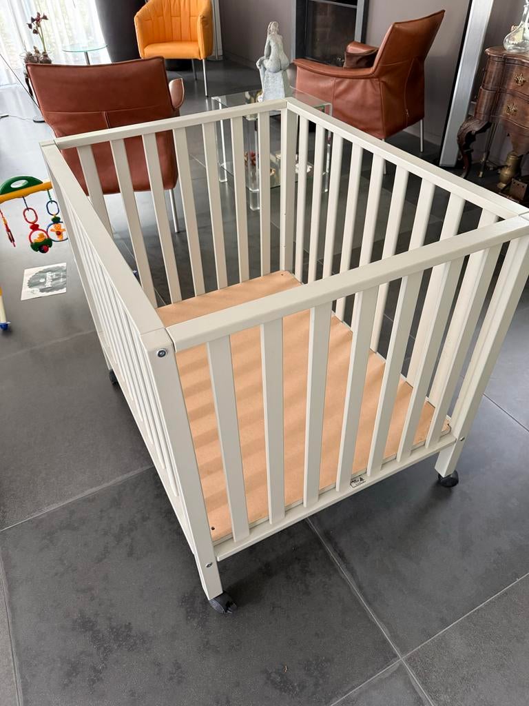 Licht Grijze Box met Wieltjes - Zo Goed als Nieuw, Kinderen en Baby's, Boxen, Ophalen of Verzenden, Zo goed als nieuw, Vierkant
