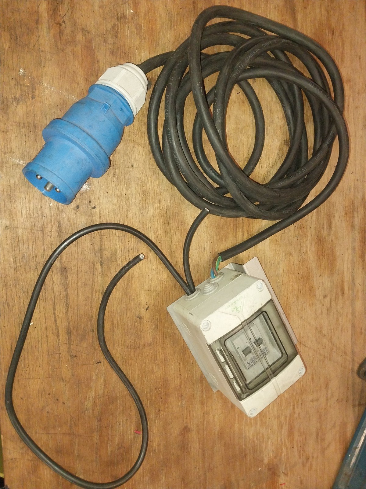Verloopkabel met zekeringkast en 32A CEE stekker, Ophalen of Verzenden, Gebruikt, Kabel of Snoer