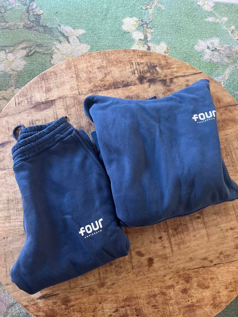 FOUR set broek en trui, Ophalen of Verzenden, Zo goed als nieuw