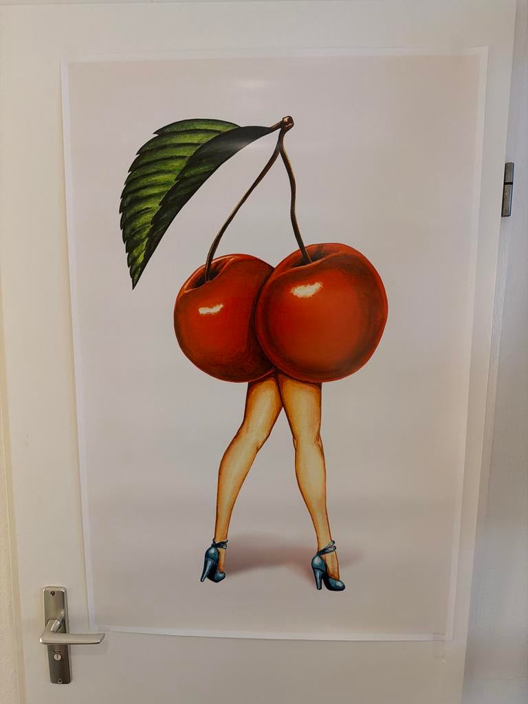 Designer Poster: Kersen met Benen - 61x91 cm, Verzamelen, Posters, Zo goed als nieuw, Overige onderwerpen, Deurposter of groter