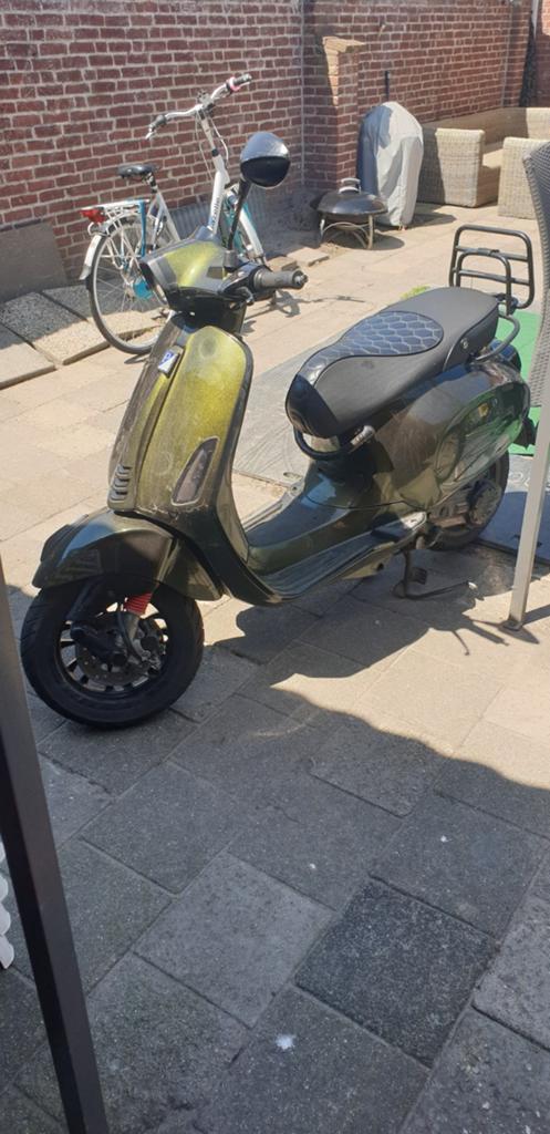 Vespa sprint lichte schade rondom bj 2020, Ophalen of Verzenden, Benzine