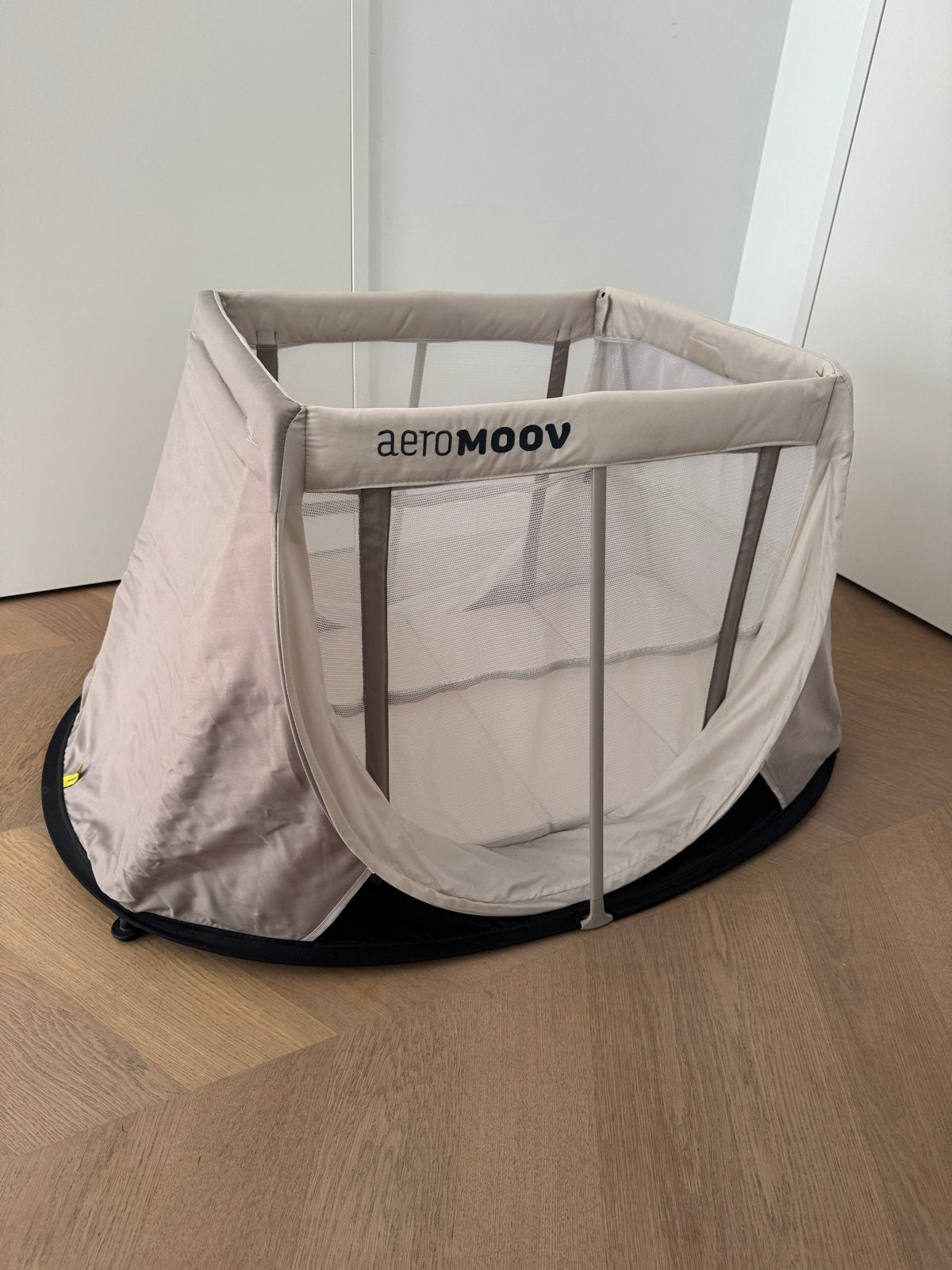 Aeromoov pop-up reisbedje met insectennet en zonnescherm, Ophalen, Zo goed als nieuw, Reisbedje