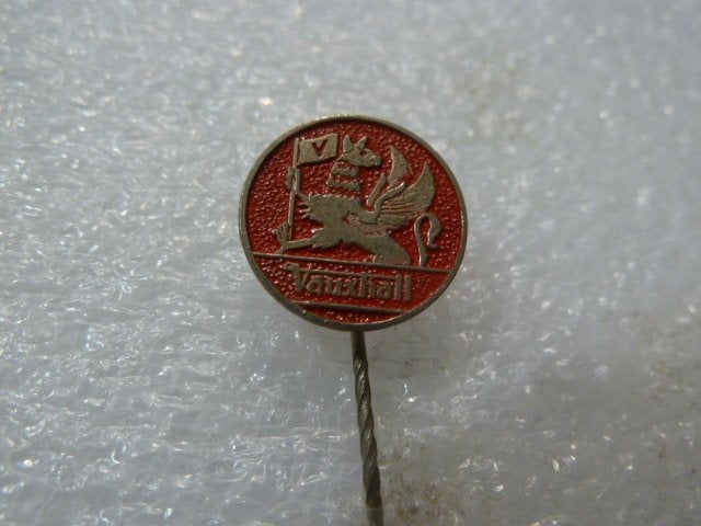 Vintage Vauxhall Speldje/Pin - Rood met Griffioen Logo, Verzamelen, Ophalen of Verzenden, Gebruikt, Merk, Speldje of Pin