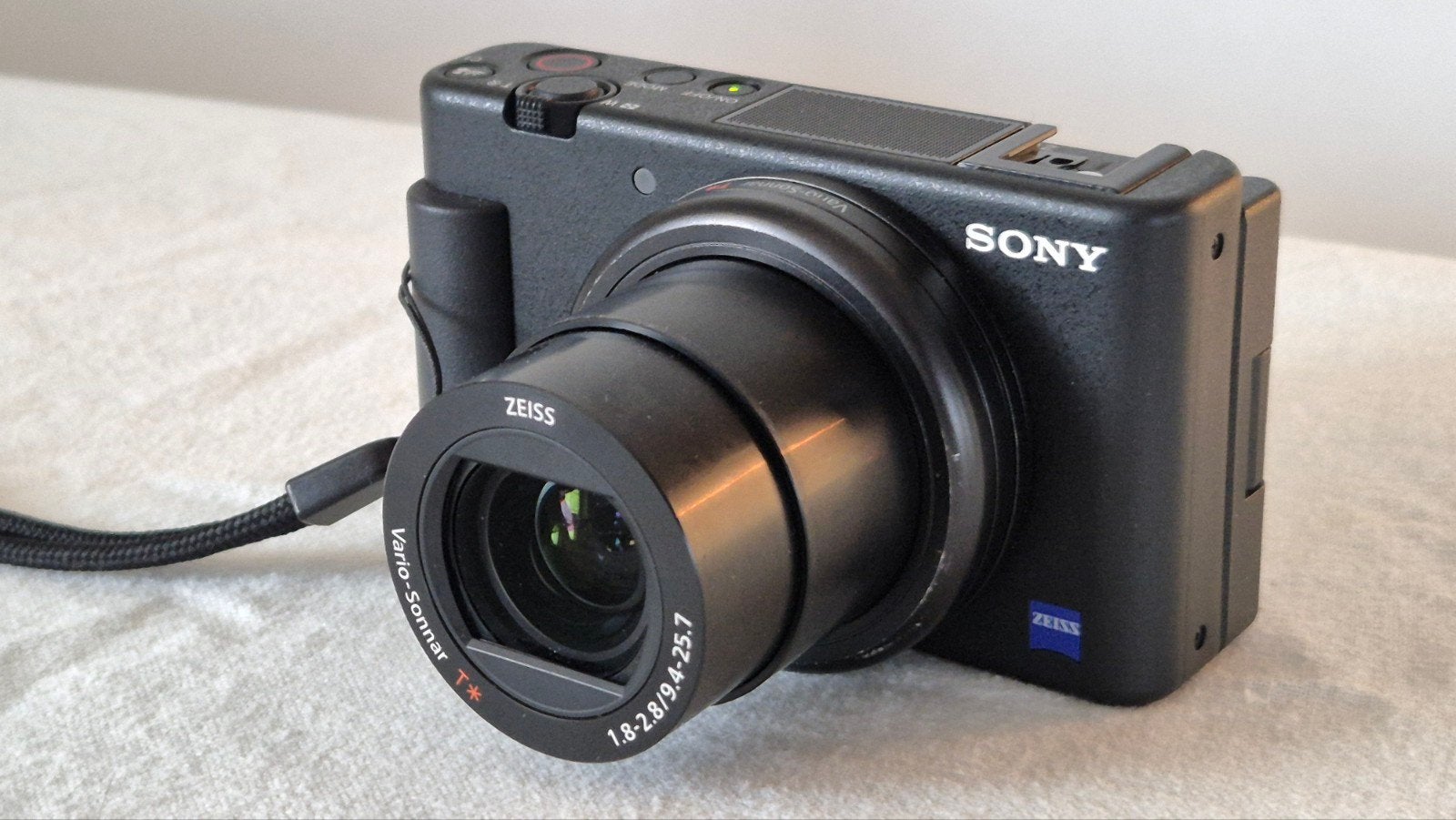 Sony ZV-1 4K Vlogcamera Zwart met 6 Accu's en Draagtas, Audio, Tv en Foto, Fotocamera's Digitaal, Gebruikt, Ingebouwde flitser