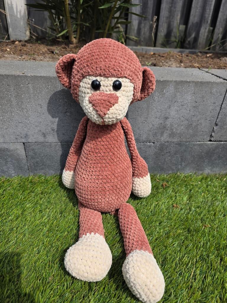 Schattige gehaakte knuffelaap - Handgemaakt en zacht, Kinderen en Baby's, Speelgoed | Knuffels en Pluche, Overige merken, Ophalen of Verzenden