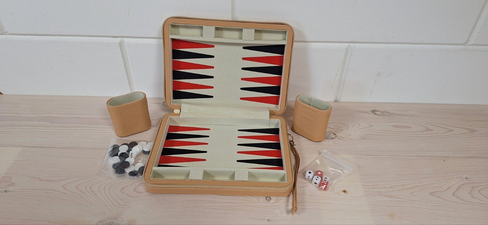 Backgammon spel in etui, Ophalen of Verzenden, Nieuw, Onbekend