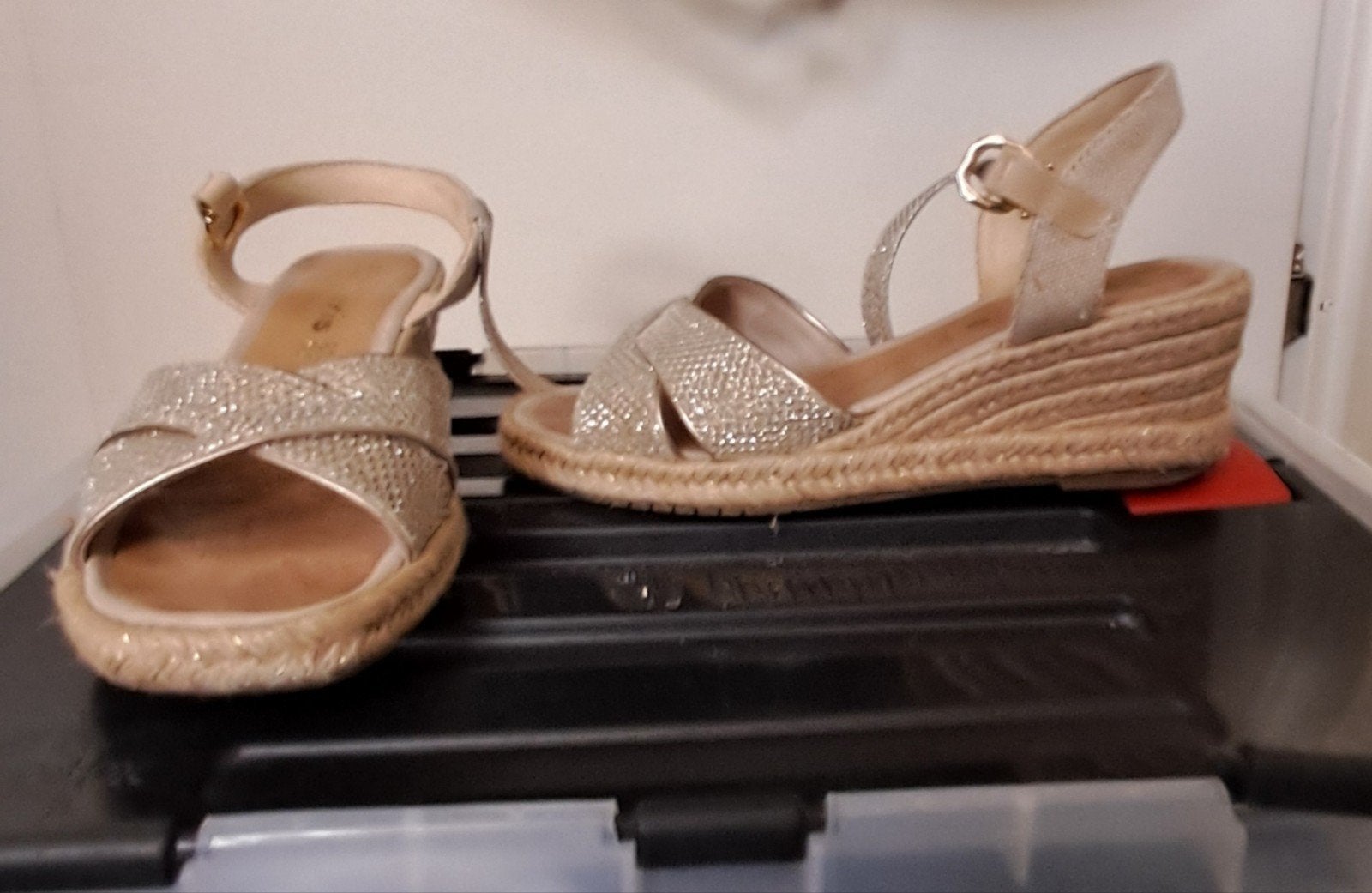 MOET SNEL WEG ‼️‼️‼️Mooie dames sandalen., Beige, Gedragen, Sandalen of Muiltjes, Ophalen of Verzenden