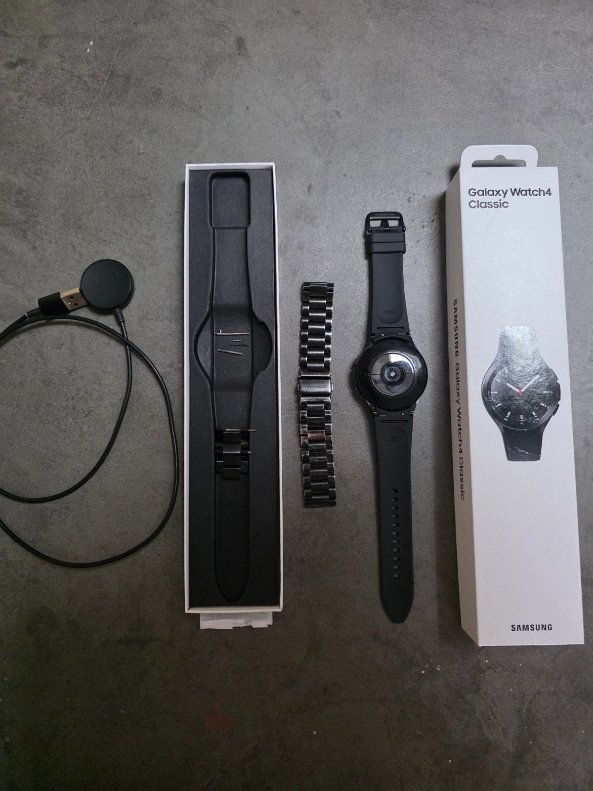 Samsung Galaxy Watch 4 Classic - ZGAN met extra bandjes, Zwart, Ophalen of Verzenden, Zo goed als nieuw, Samsung
