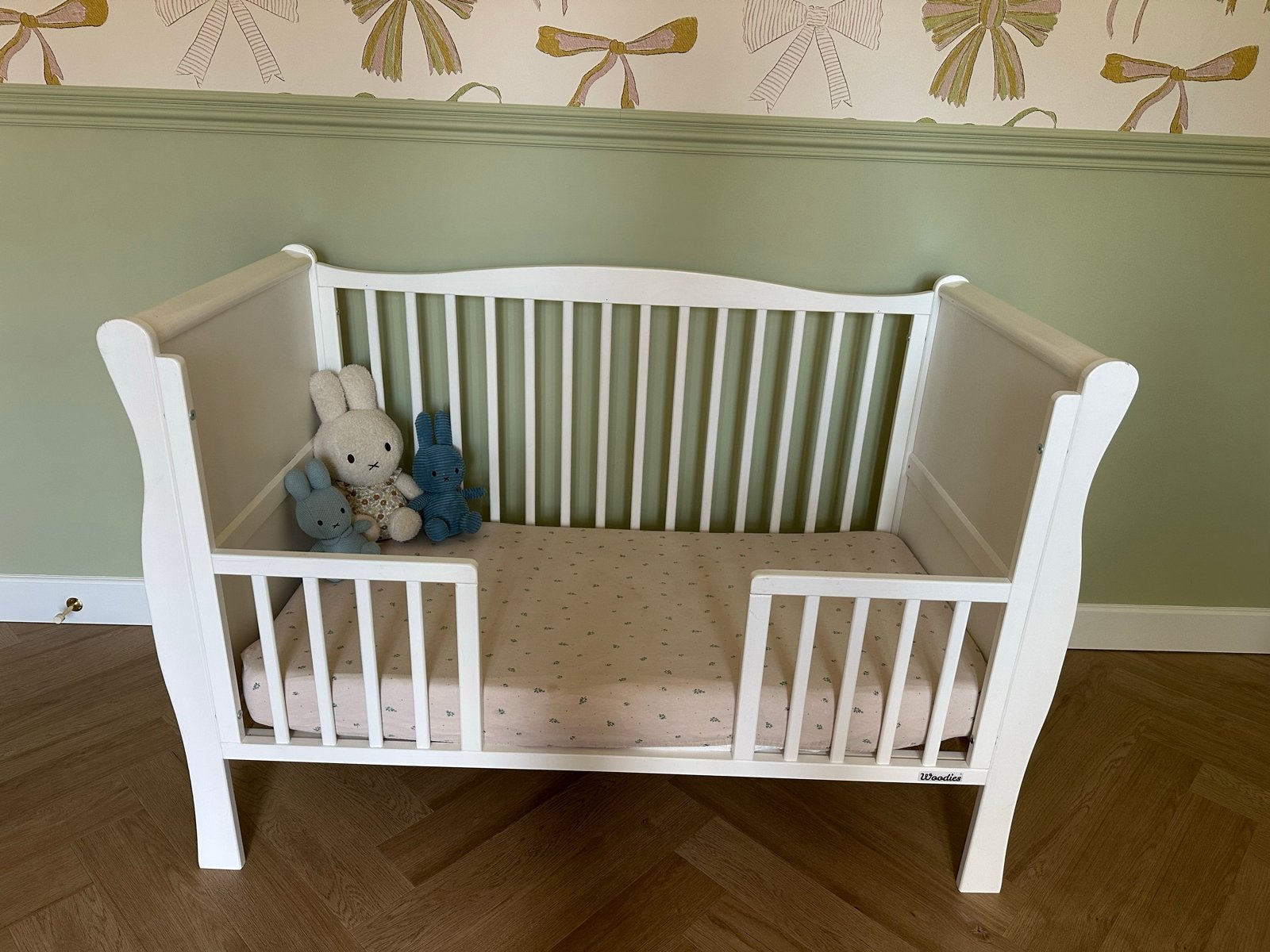 Woodies Noble Vintage ledikant wit met matras (via HolaBB), Kinderen en Baby's, Ophalen, Gebruikt, Ledikant