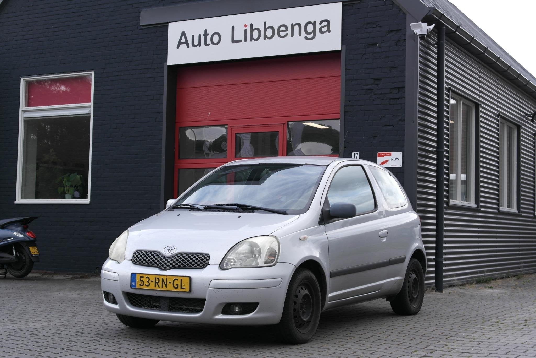 Toyota Yaris 1.3 VVT-i S-Line AIRCO / STUURBEKR / RADIO-CD /, Auto's, Voorwielaandrijving, 1299 cc, Gebruikt, 31 €/maand