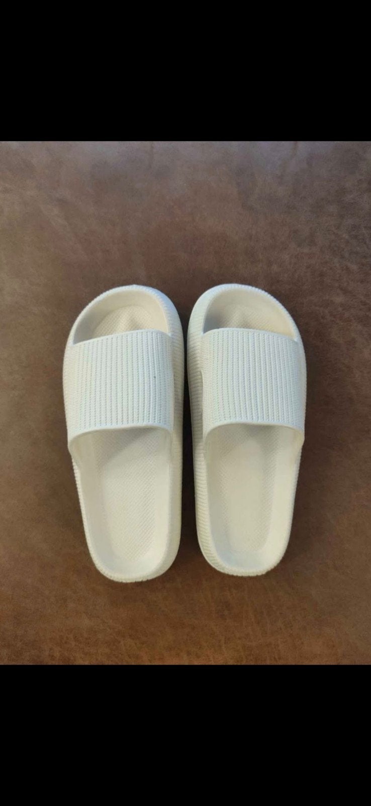 Comfortabele witte slippers, Ophalen