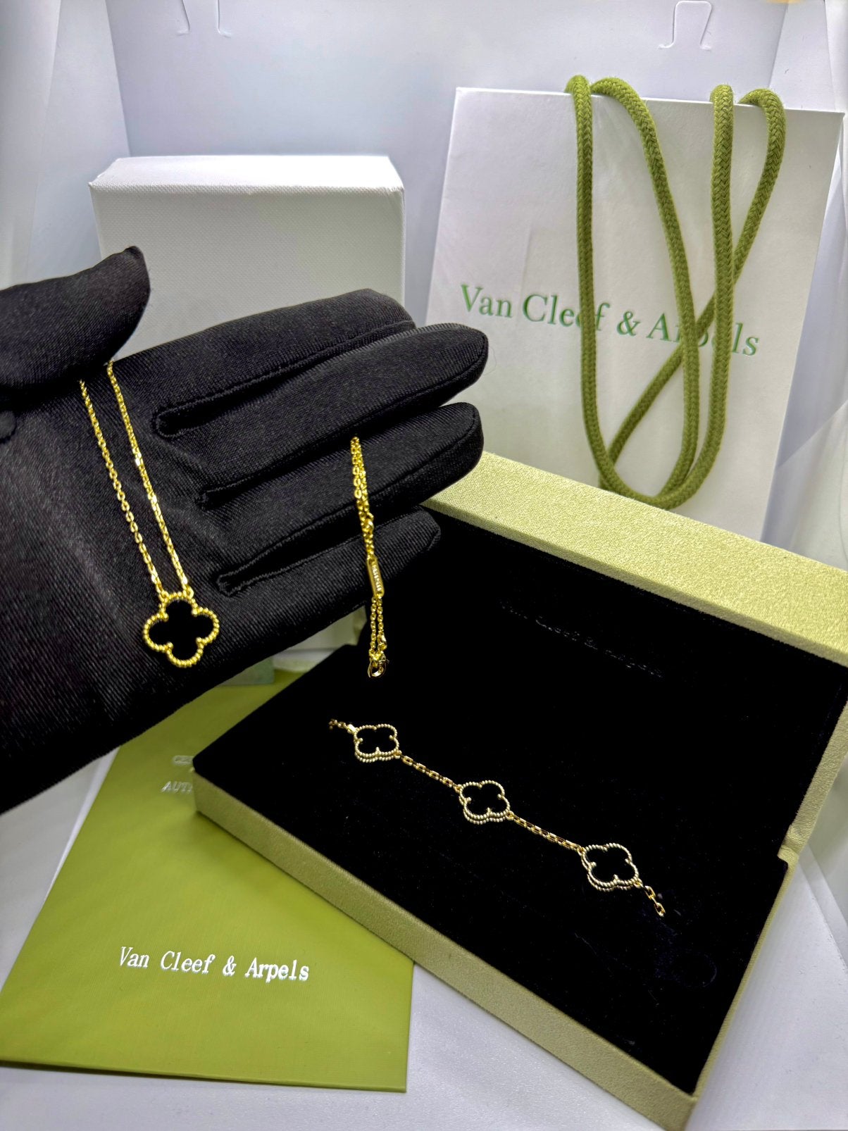 Van Cleef & Arpels Alhambra - Set 2in1 ( Armband & Ketting ), Ophalen of Verzenden, Zo goed als nieuw, Goud