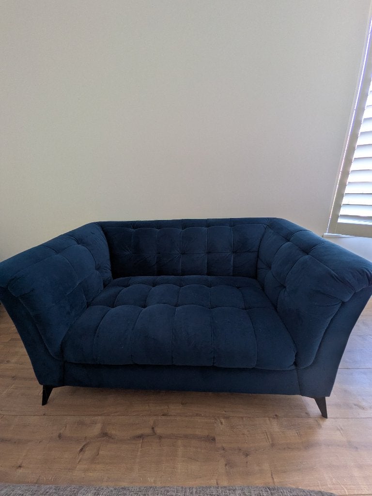 Blue Velvet 2-Seater Sofa – Excellent Condition, Ophalen, Overige materialen, Velvet, Tweepersoons