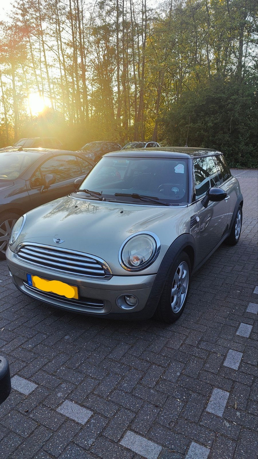Mini 1.6 16V Cooper 2009 Grijs, Auto's, Voorwielaandrijving, 4 cilinders, 4 stoelen, 49 €/maand