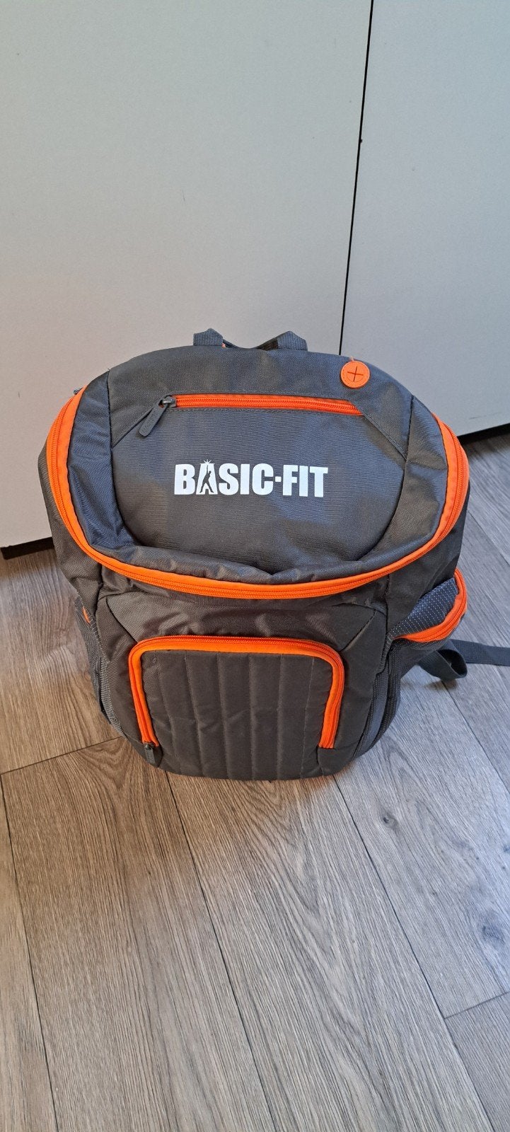 Basic-Fit rugzak - Grijs/Oranje sporttas, Sieraden, Tassen en Uiterlijk, Overige merken, 25 tot 40 cm, Nieuw, Ophalen of Verzenden
