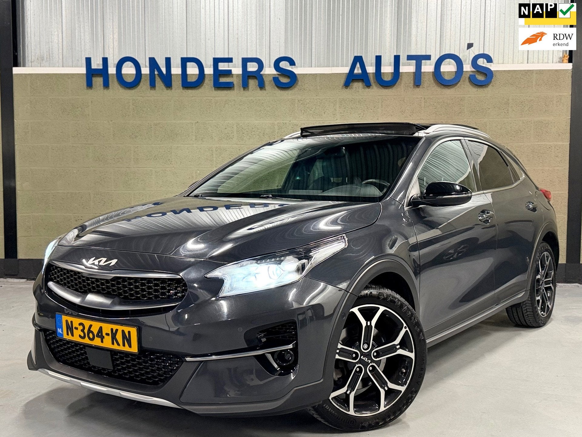 Kia XCeed 1.5 T-GDI MHEV Black Edition I PANO I 1E EIG. NAP, Auto's, Gebruikt, 4 cilinders, Automatische klimaatregeling, 160 pk