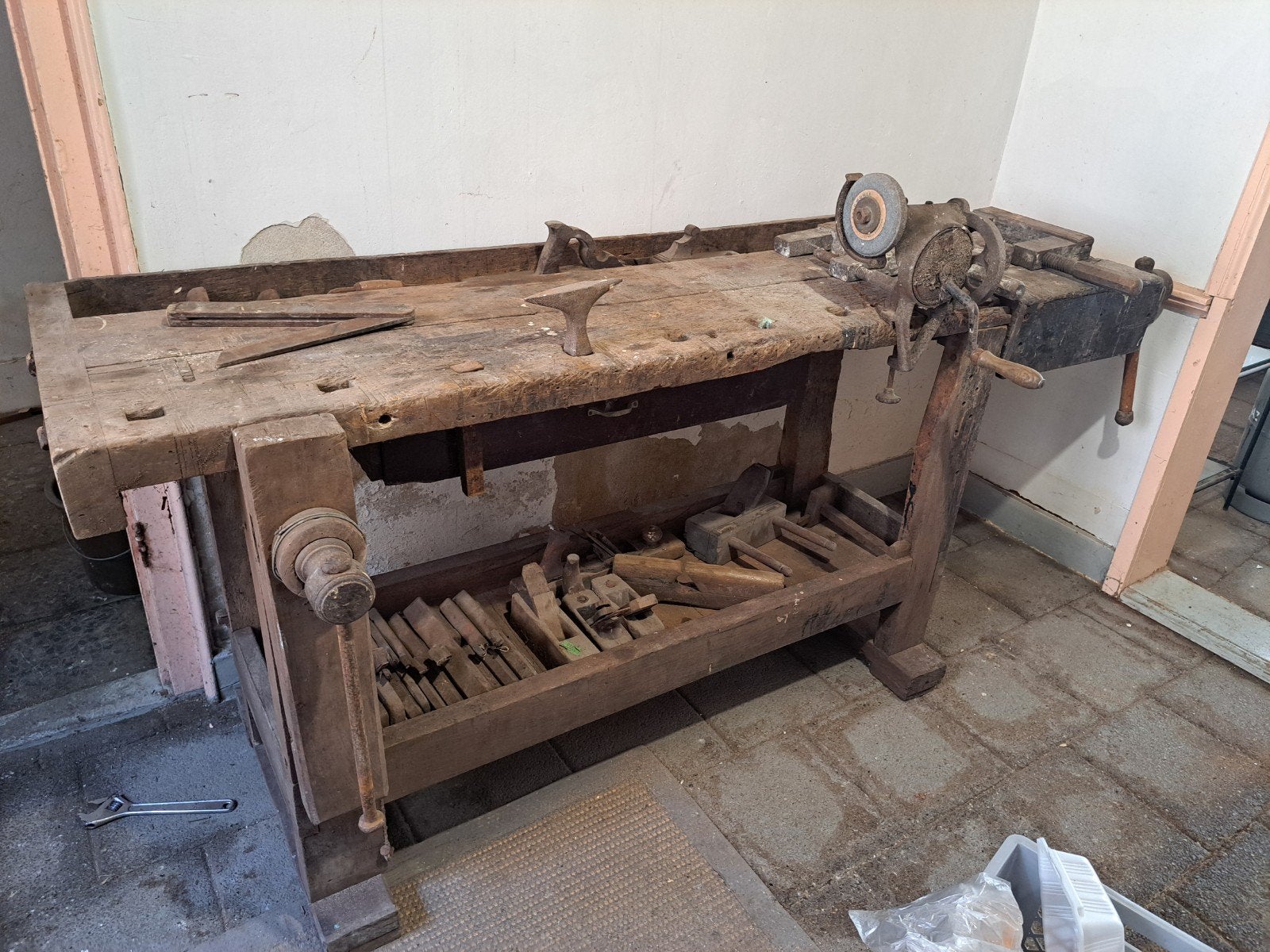 Oude antieke werkbankcompleet met gereedschap, Doe-het-zelf en Verbouw, Ophalen, Gebruikt, 170 cm of meer, Bankschroef