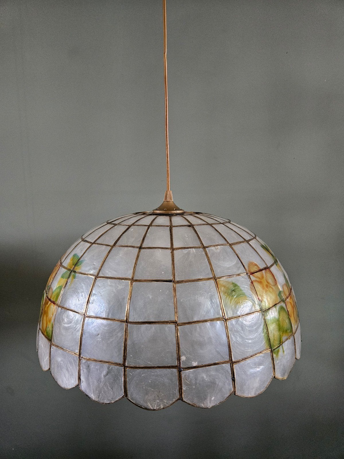 Vintage capiz schelpen en messing hanglamp met bloemmotief, Ophalen, Gebruikt, Vintage, E27 (groot)