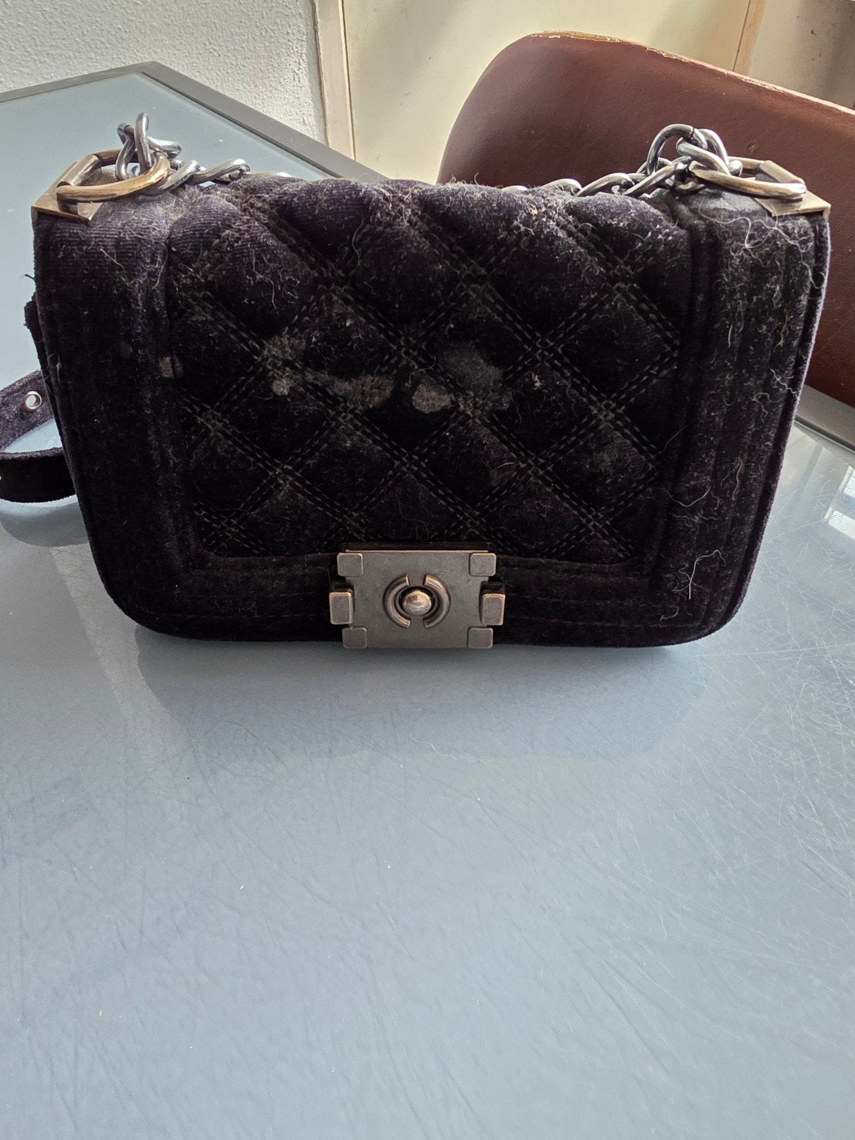 Zwart fluwelen schoudertasje met ketting, Ophalen of Verzenden, Gebruikt, Zwart, Schoudertasje