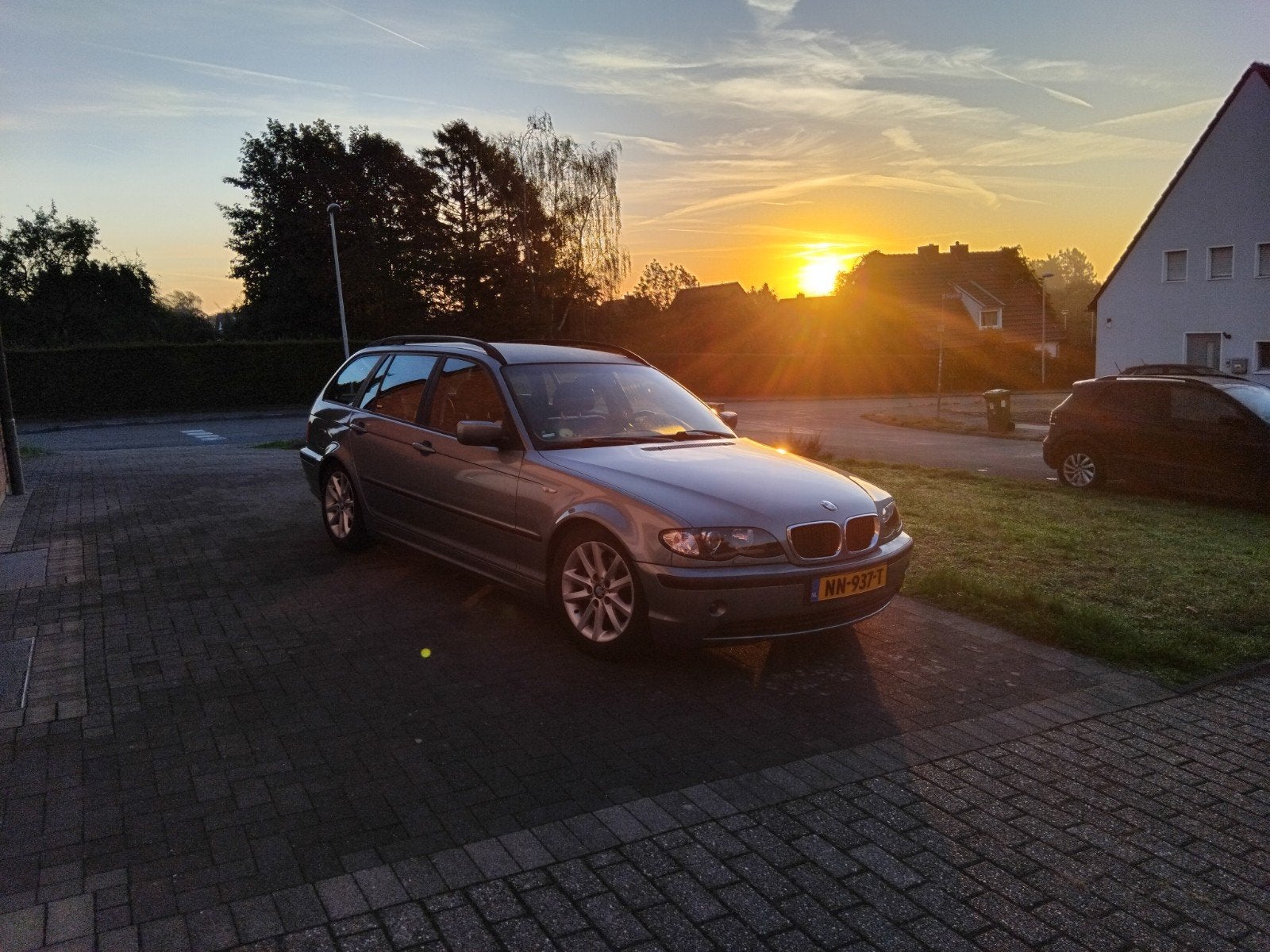 BMW E46 318i Touring TOP ONDERHOUDEN, Auto's, Achterwielaandrijving, 1995 cc, Handgeschakeld, Grijs