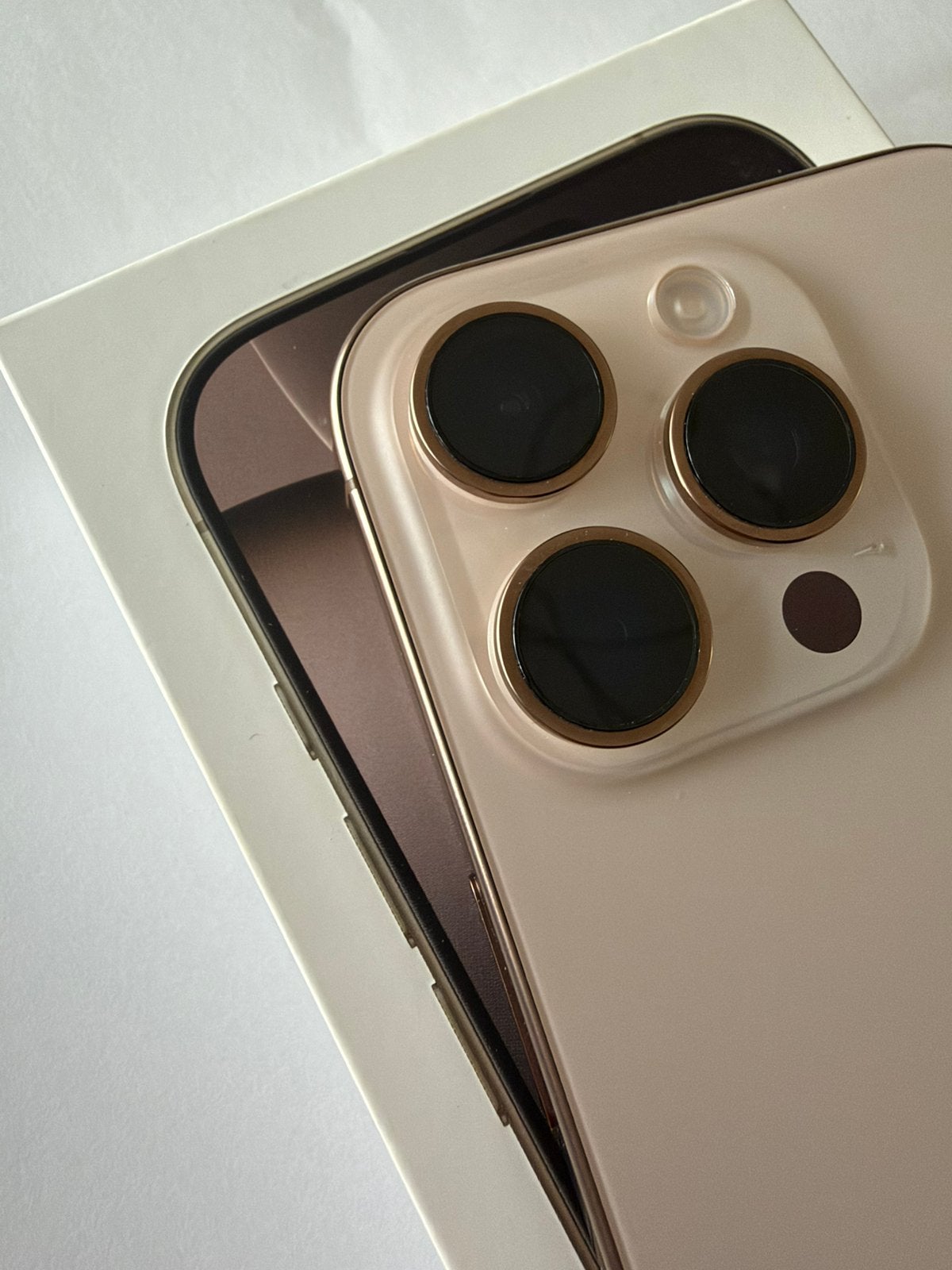 Foto 3 van Iphone 16 pro 128gb Desert Titanium