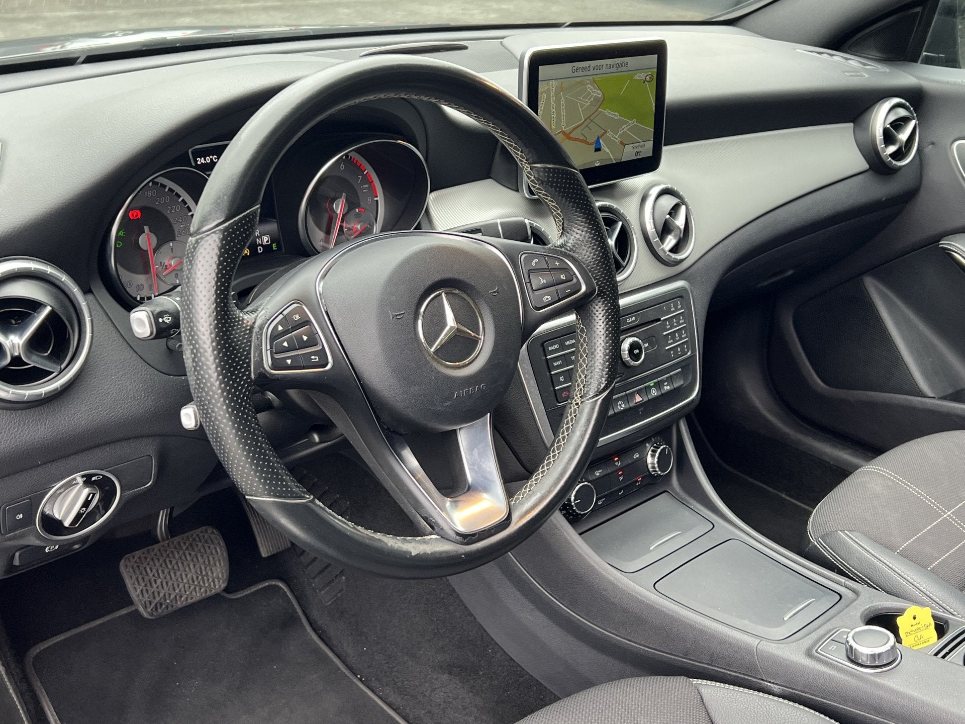 Mercedes-Benz CLA-Klasse 180 Ambition | RIJKLAAR | Pano | Na, Auto's, Gebruikt, 4 cilinders, 715 kg, Leder en Stof