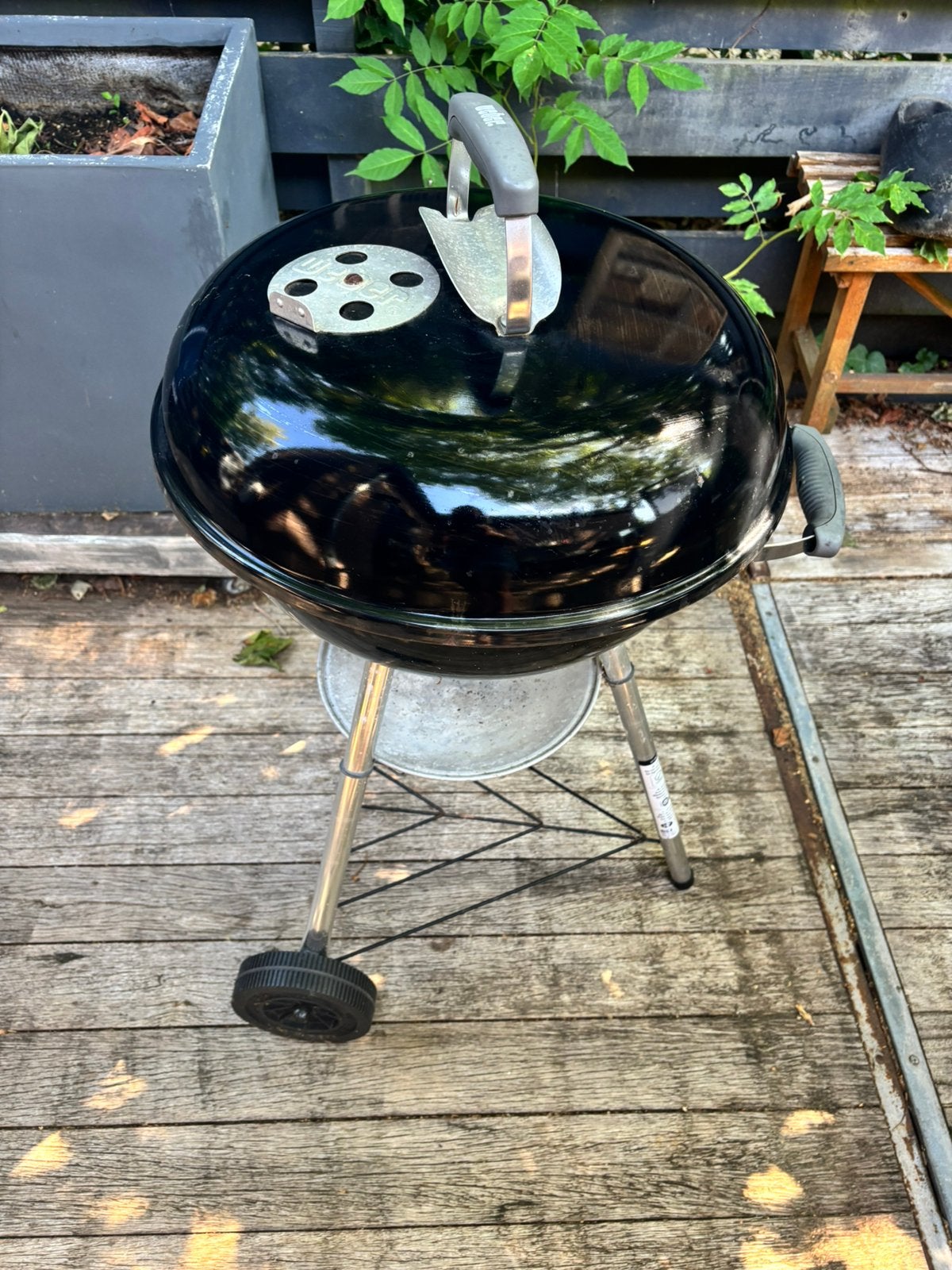 Weber Compact Kettle houtskool bbq metaal zwart ø 47 cm, Tuin en Terras, Houtskoolbarbecues, Ophalen, Gebruikt
