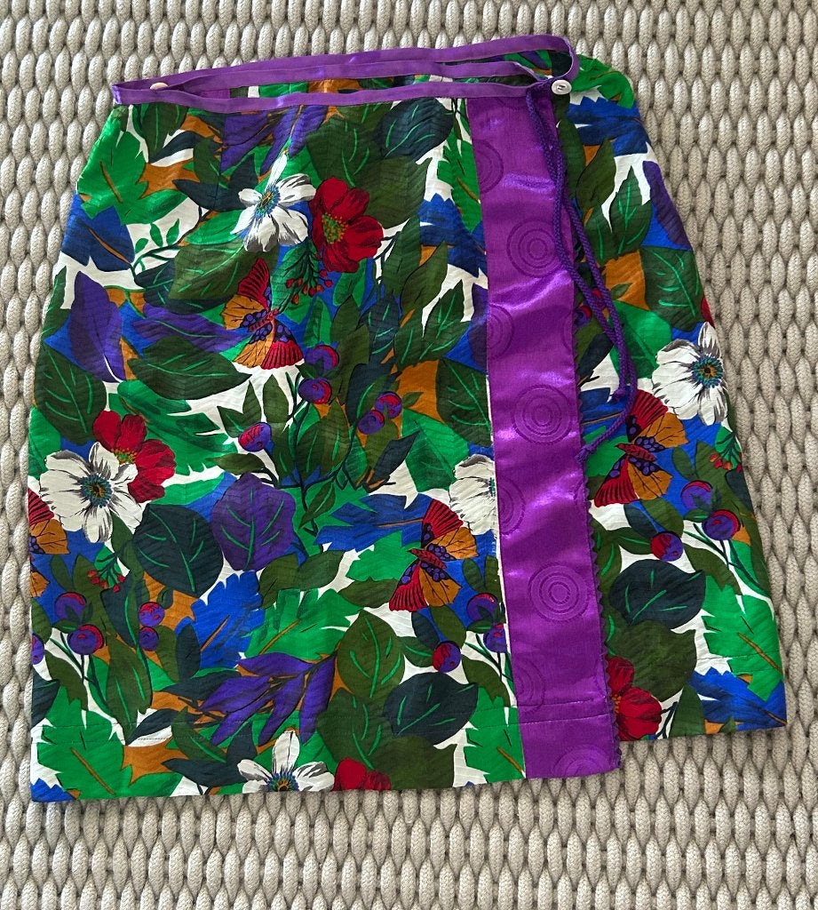 overslagrok van Italiaanse zijde, Kleding | Dames, Rokken, Ophalen of Verzenden, Nieuw, Maat 38/40 (M), Knielengte