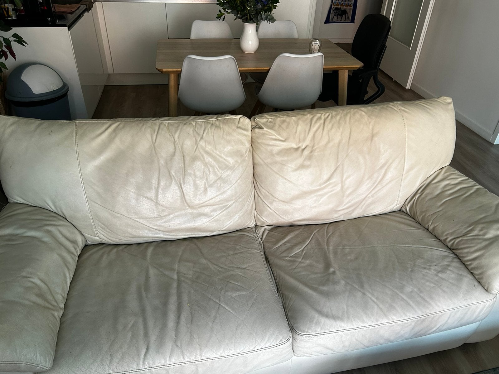 Gratis faux leather couch, Huis en Inrichting, Banken | Bankstellen, Ophalen, Gebruikt, Tweepersoons, Leer