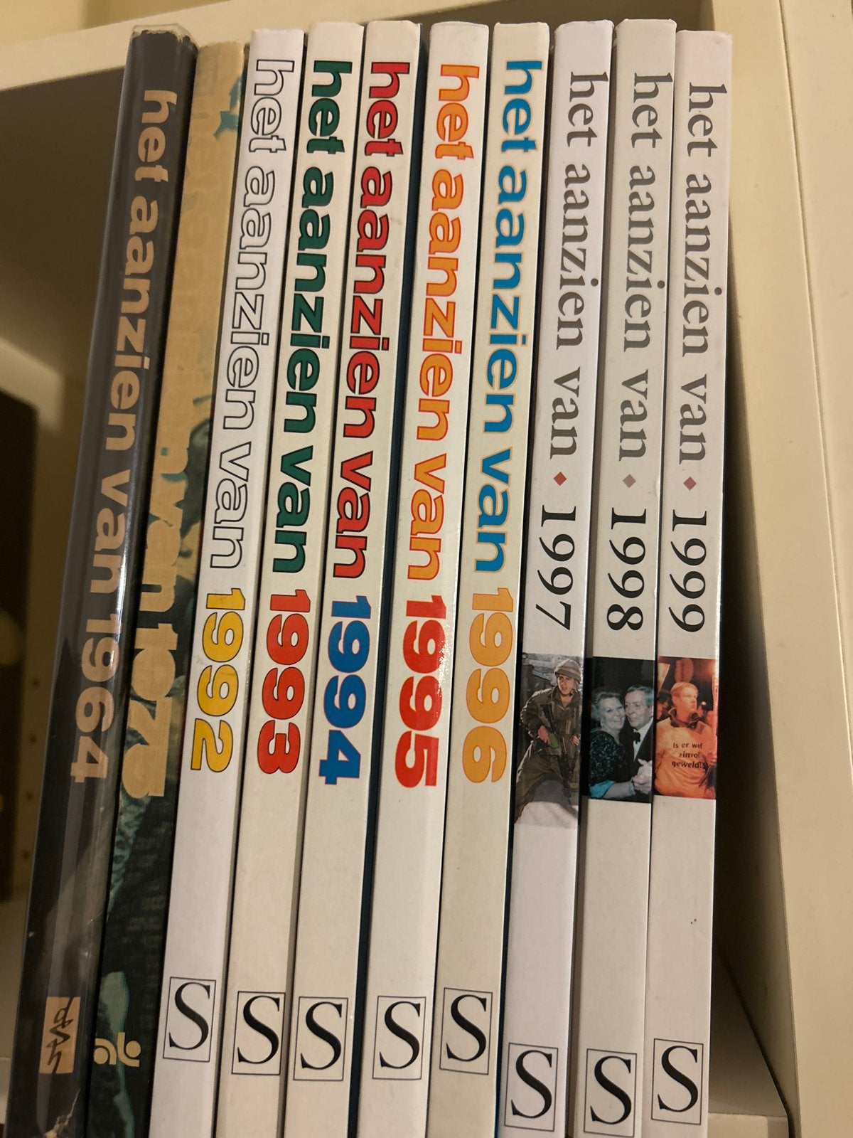 Het Aanzien Van Jaarboeken (1964, 1992-1999), Boeken, Ophalen of Verzenden, Zo goed als nieuw, Overige typen