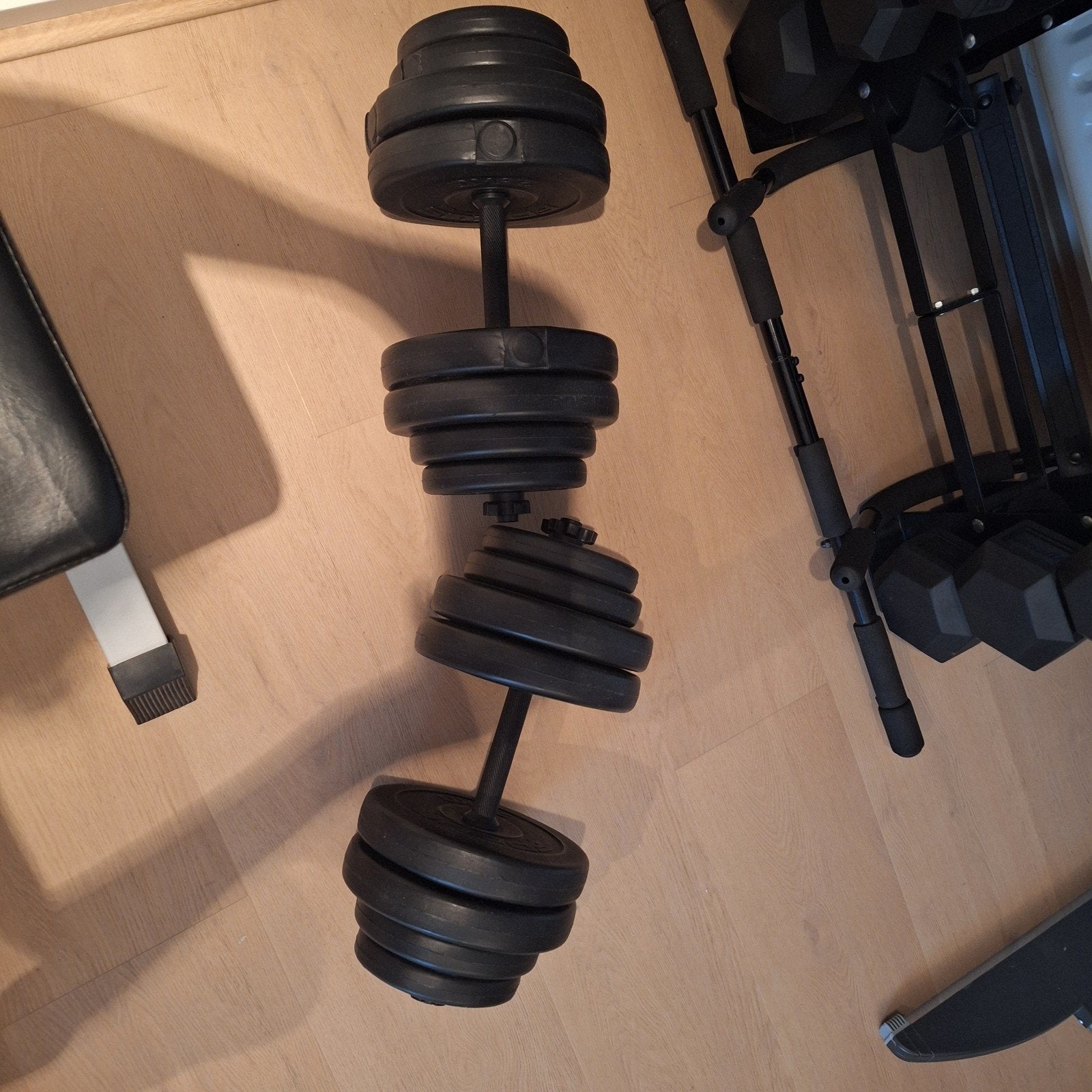 Dumbbell set met diverse gewichten en optrekstang, Sport en Fitness, Ophalen, Gebruikt, Armen, Dumbbell