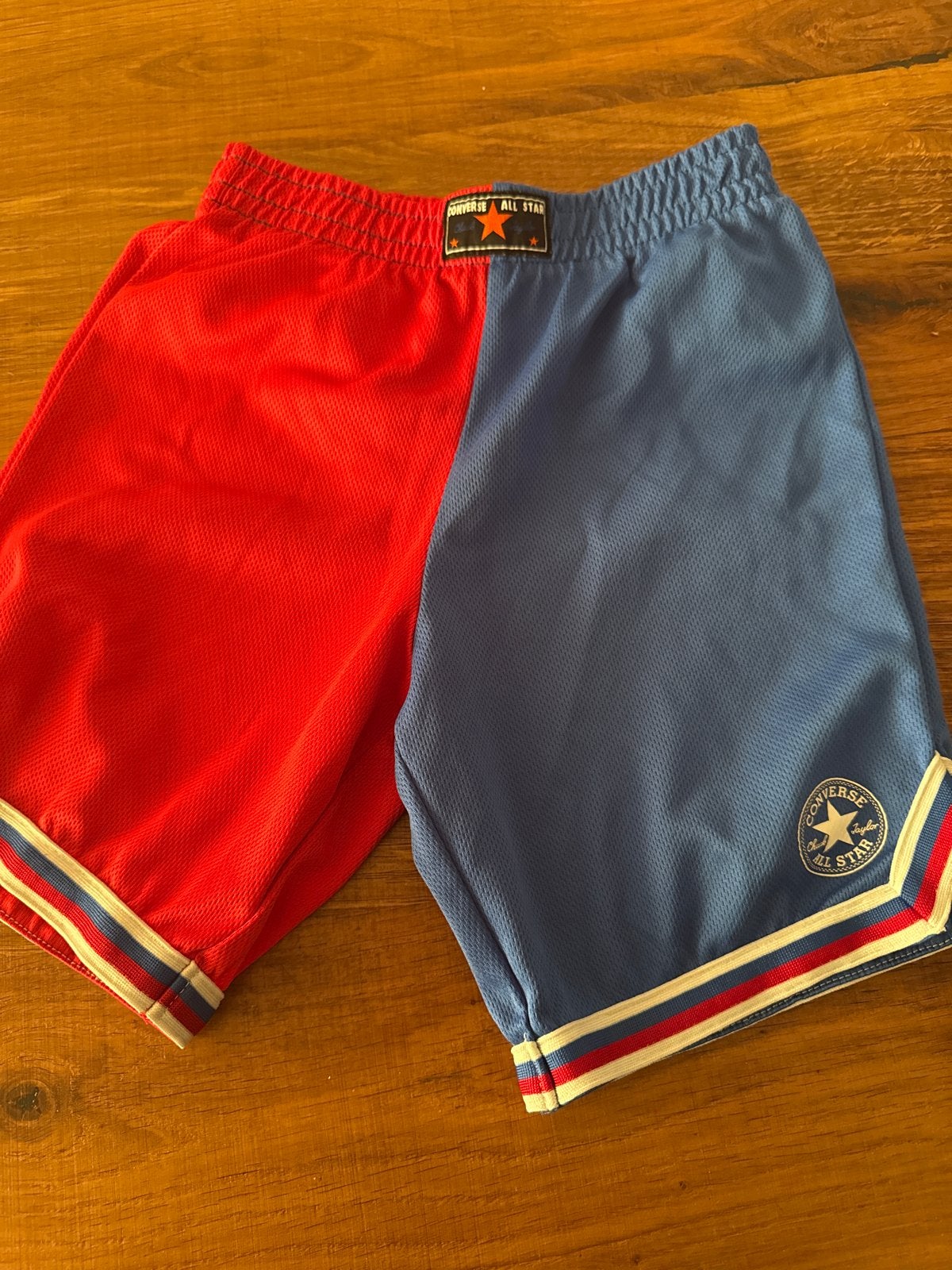 Converse All Star basketbal shorts rood/blauw 116/122, Ophalen of Verzenden, Zo goed als nieuw, Overige maten, Rood