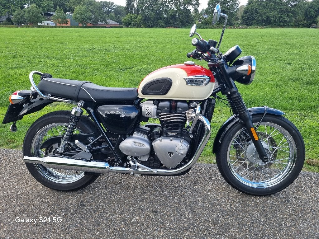 Triumph Bonneville T100 - Uitmuntende staat, lage KM stand, 2 cilinders, Motorrijbewijs A, Gebruikt, 900 cc