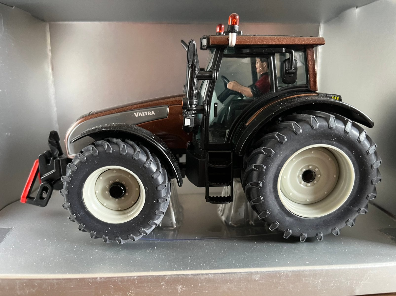 Valtra T 191 tractor speciaal Bruin Siku Agritechnica, Hobby en Vrije tijd, Modelauto's | 1:32, Ophalen of Verzenden, Nieuw, Tractor of Landbouw