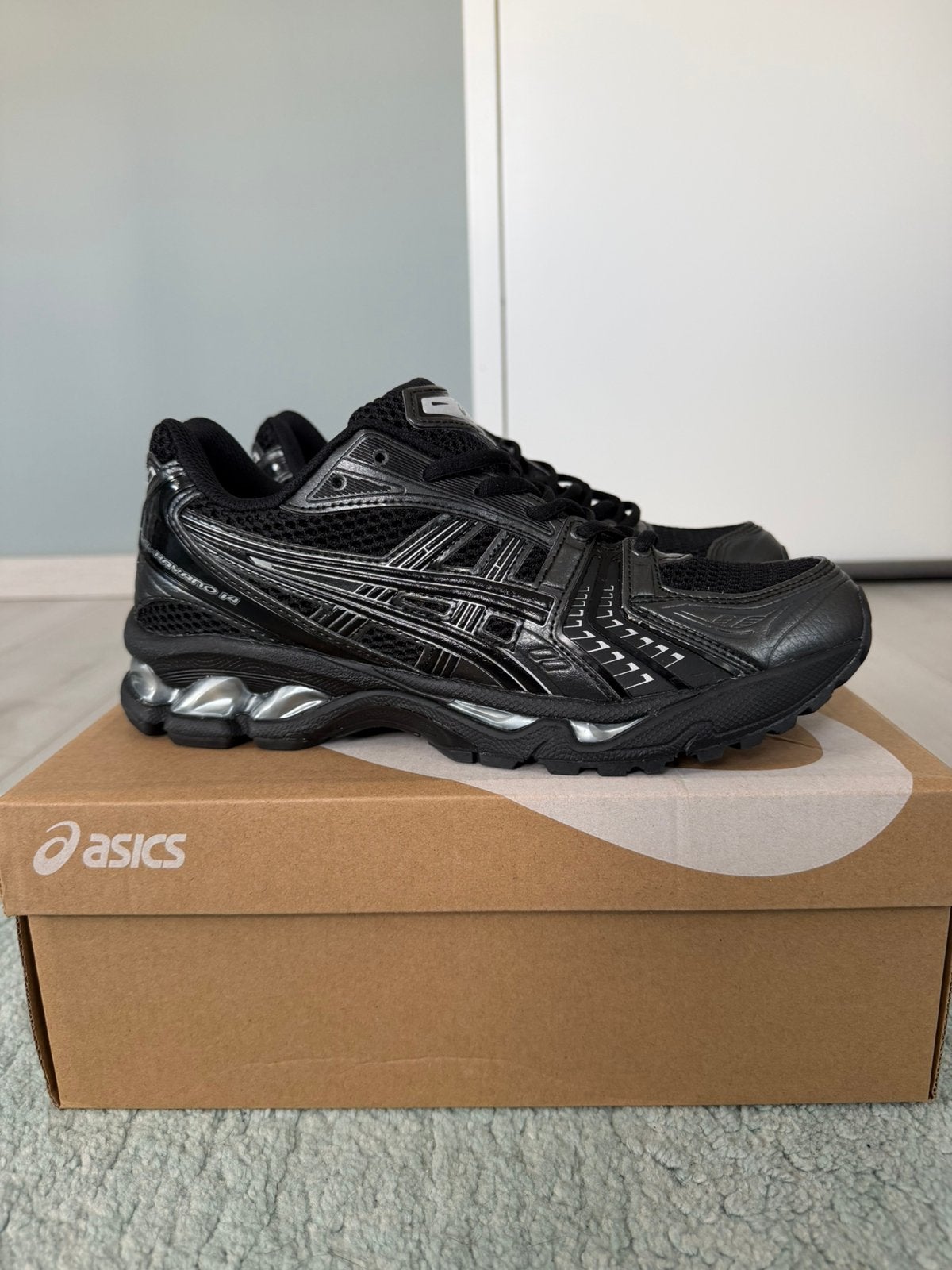 Zwarte asics kayano gel maat 43,5, Kleding | Heren, Ophalen of Verzenden, Nieuw, Zwart, Sneakers of Gympen