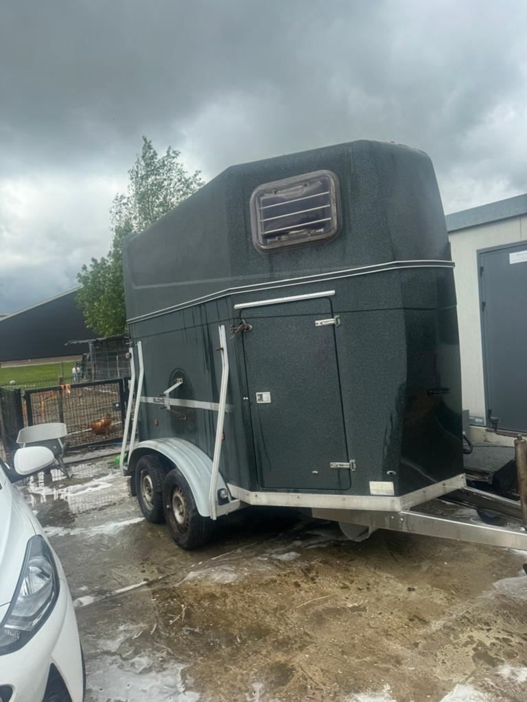 Paarden trailer blomert twee paards, Ophalen, Gebruikt, Polyester, 2-paards trailer