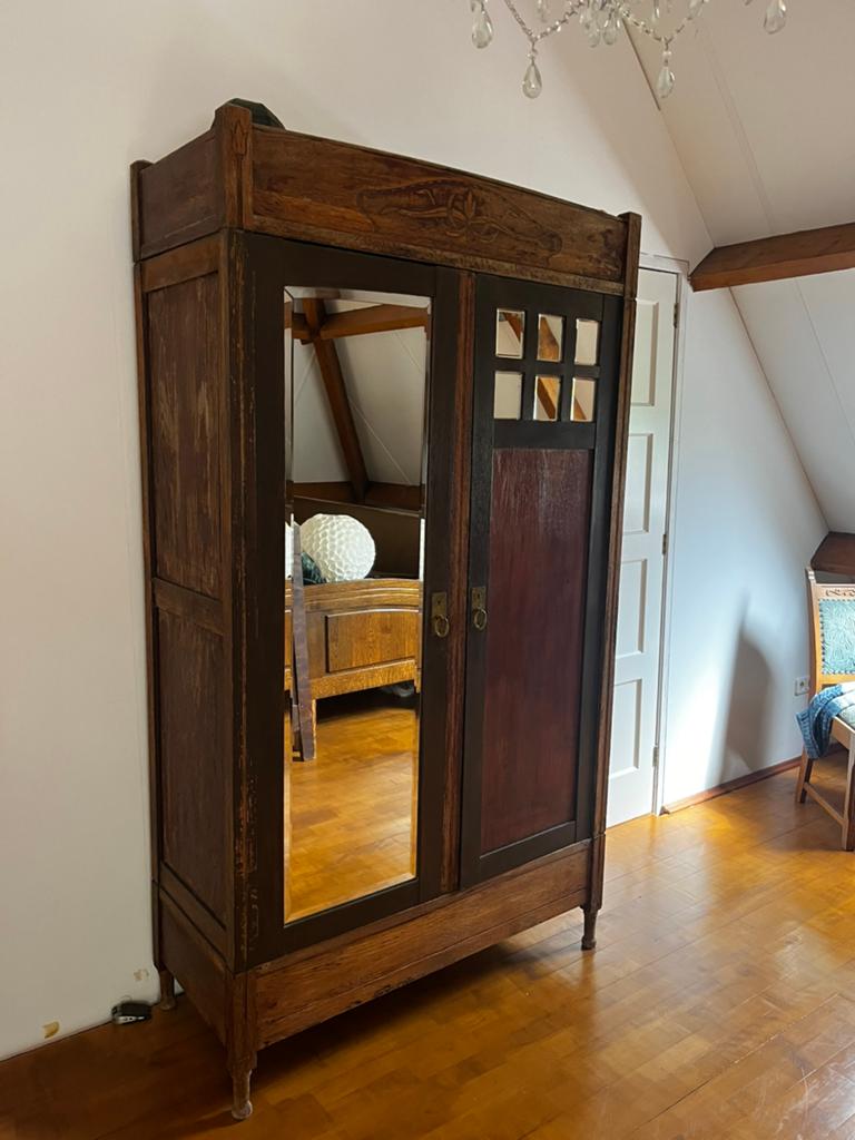Kast met spiegel, Ophalen