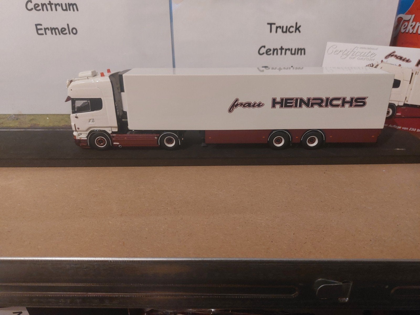 Frau Heinrichs
Scania R-serie Topline met 2-assige koelopleg, Hobby en Vrije tijd, Ophalen of Verzenden, Nieuw, Bus of Vrachtwagen