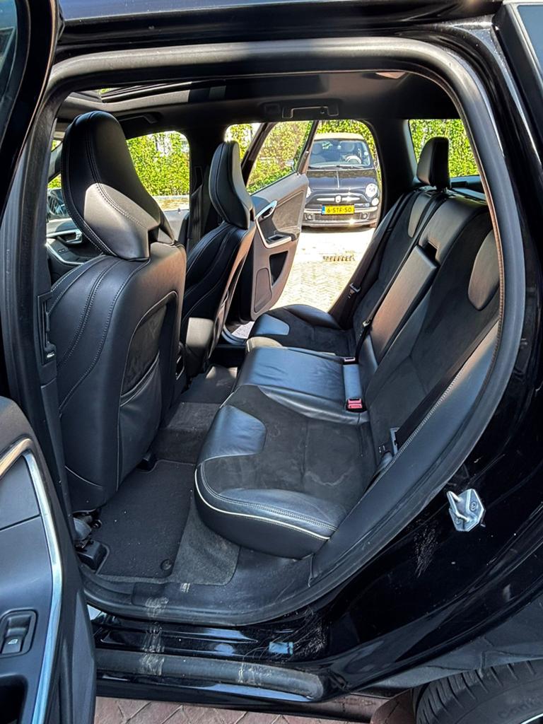 Volvo XC60 2.0 D4 Geartronic 2017 Zwart, 1800 kg, Zwart, 1969 cc, Leder en Stof