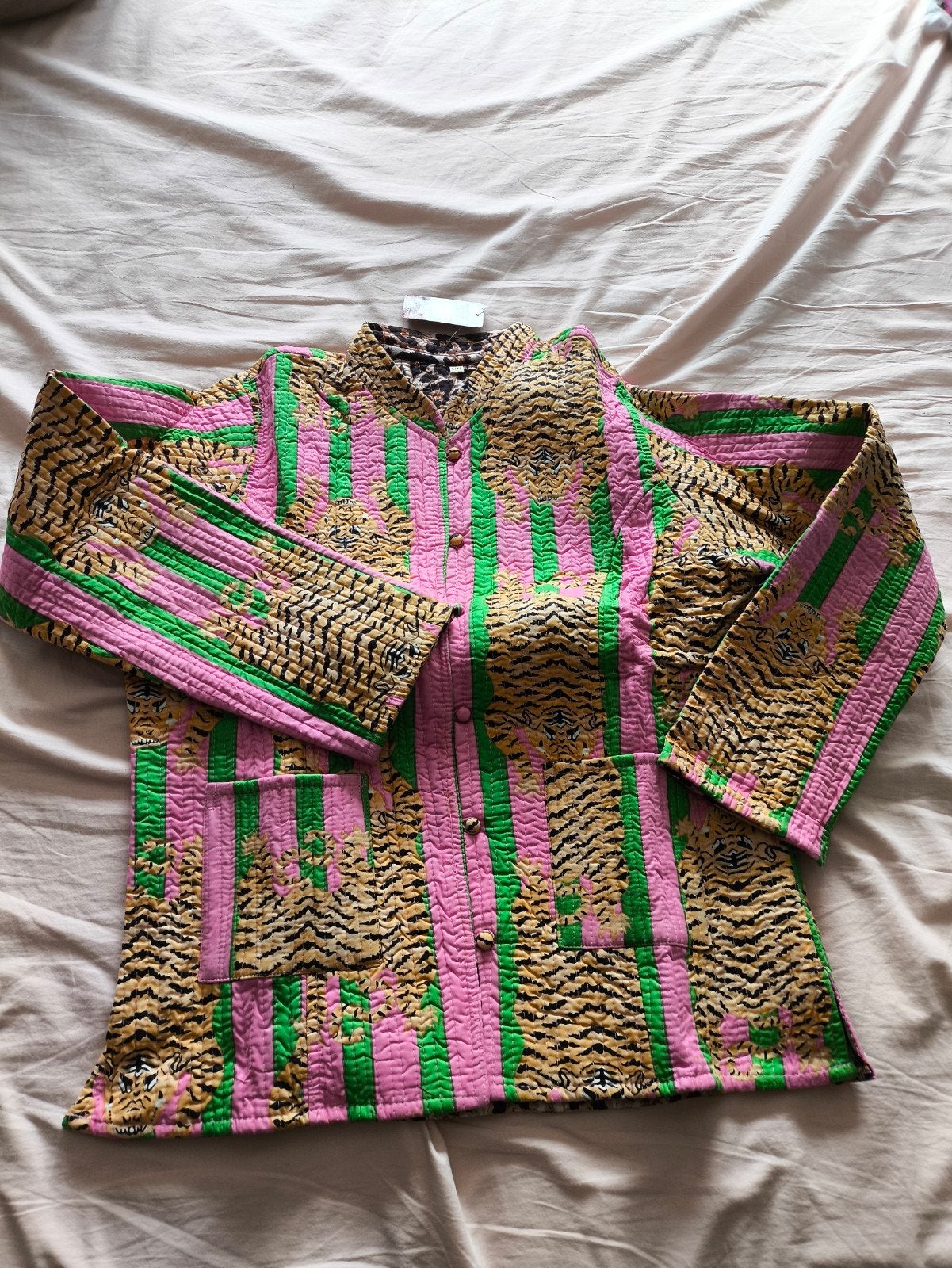 Gevoerde jas met tijgerprint en roze/groene strepen, HS Fashion B.V., Maat 42/44 (L), Nieuw, Ophalen of Verzenden