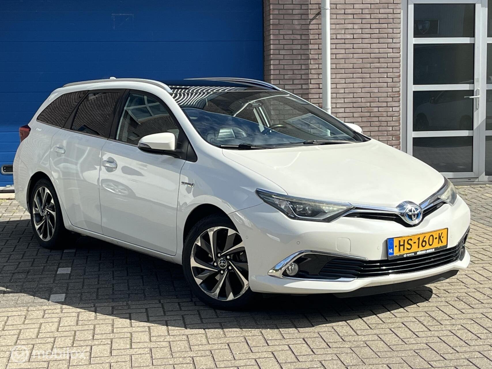 Toyota Auris 1.8 Hybrid Lease Pro Leder,Panoramadak,Camera,N, Dealer onderhouden, Gebruikt, Euro 6, Wit